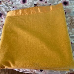 114x116 Ayer’s pure virgin wool blanket